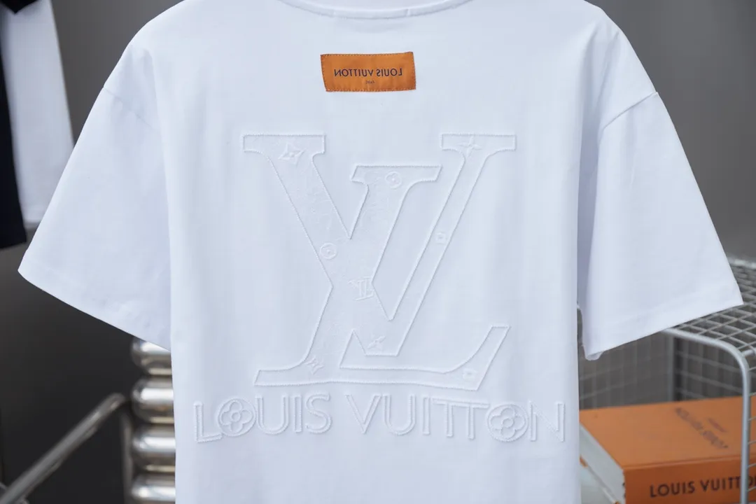 🅿️190 1V 25SS early spring new style Toothbrush embroidered logo short sleeves Light luxury essential item for daily commuting for men and women Correct version Welcome to compare Detailed features · 320g 100% pure cotton double yarn jersey fabric · Custom dyed in the same vat, special thickened 32 pieces double-strand 1X1 thread · Imported Tajima machine machine embroidery, toothbrush embroidered logo embroidery pattern + three-dimensional burnt flowers · Double-needle sewing and cross-seam technology · Original main mark, washed tag, brand moisture-proof paper packaging Color: black/white/pink Size: S/M/L/XLI